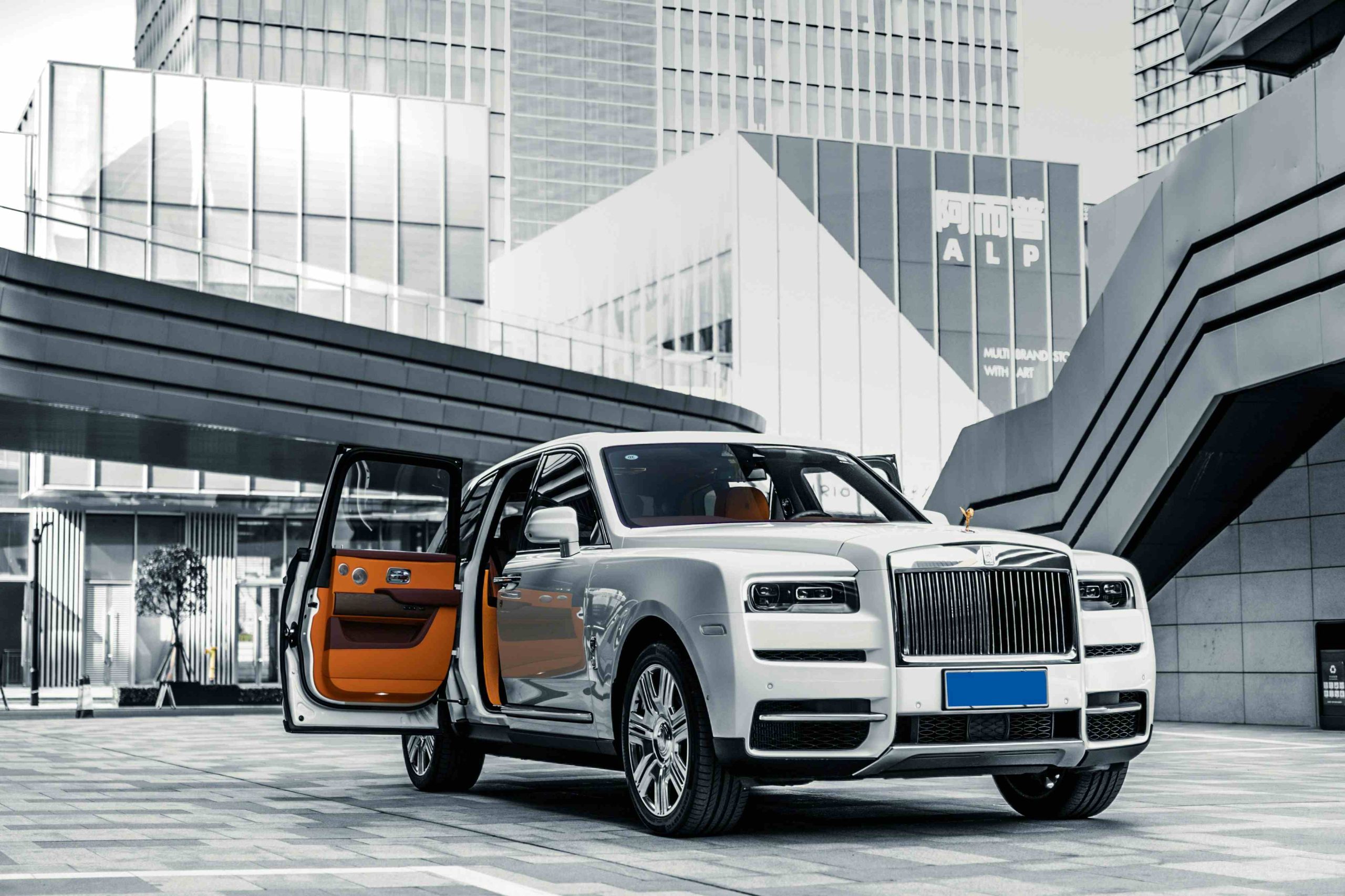 For Your Next Occasion, Why Not Rent a Rolls-Royce in Dubai?